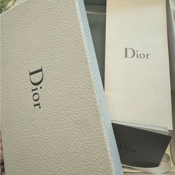 100% Authentic✨Christian Dior Gold Brooch - Picture 7 of 7